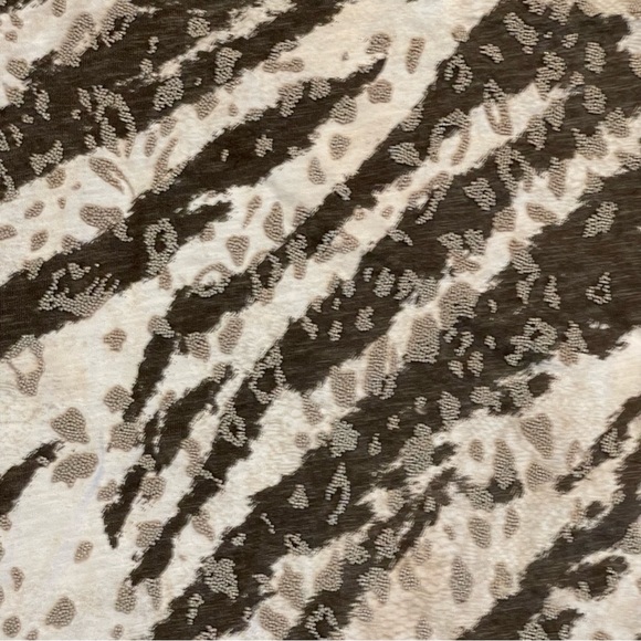♥ Weekends by Chico's Animal Print Beaded Shirt in Silver and Gray size 2 - Picture 5 of 8